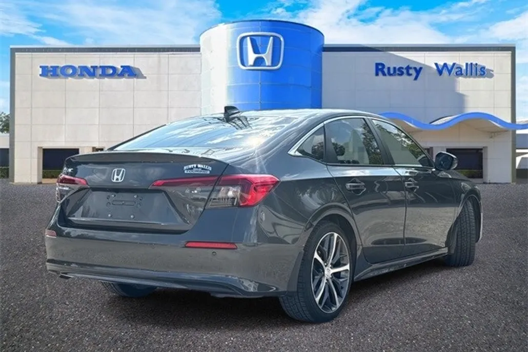 2022 Honda Civic Touring photo 1
