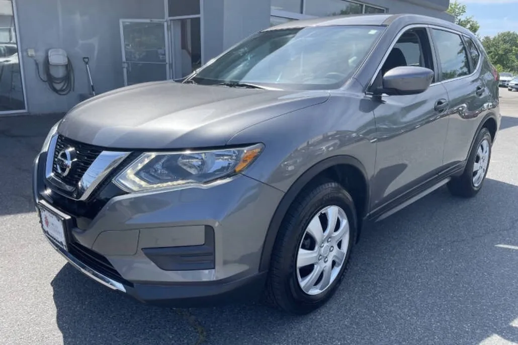 2017 Nissan Rogue S photo 1