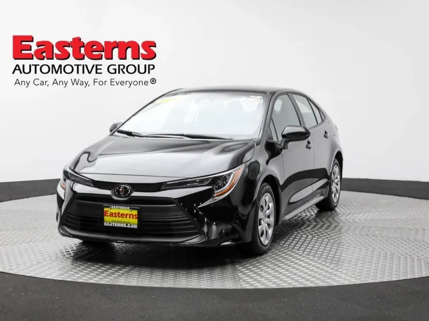 2025 Toyota Corolla LE photo 1