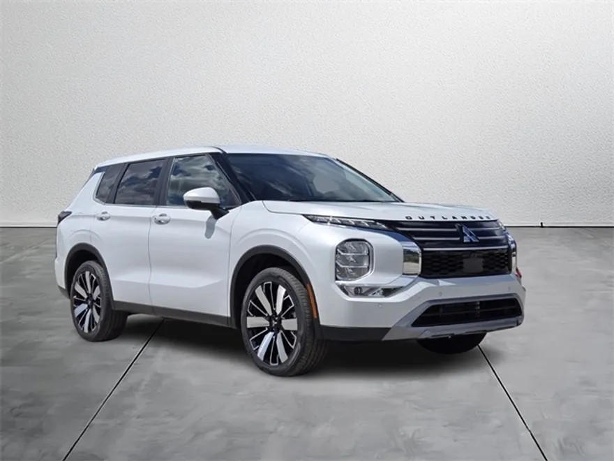 2025 Mitsubishi Outlander SE photo 1