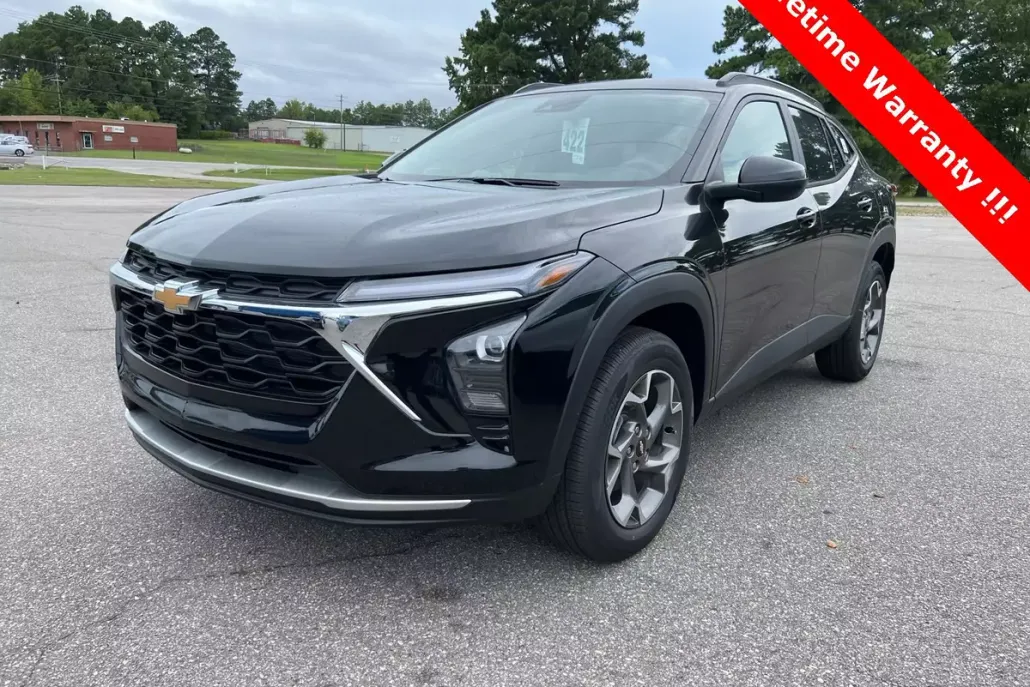 2025 Chevrolet Trax LT photo 1