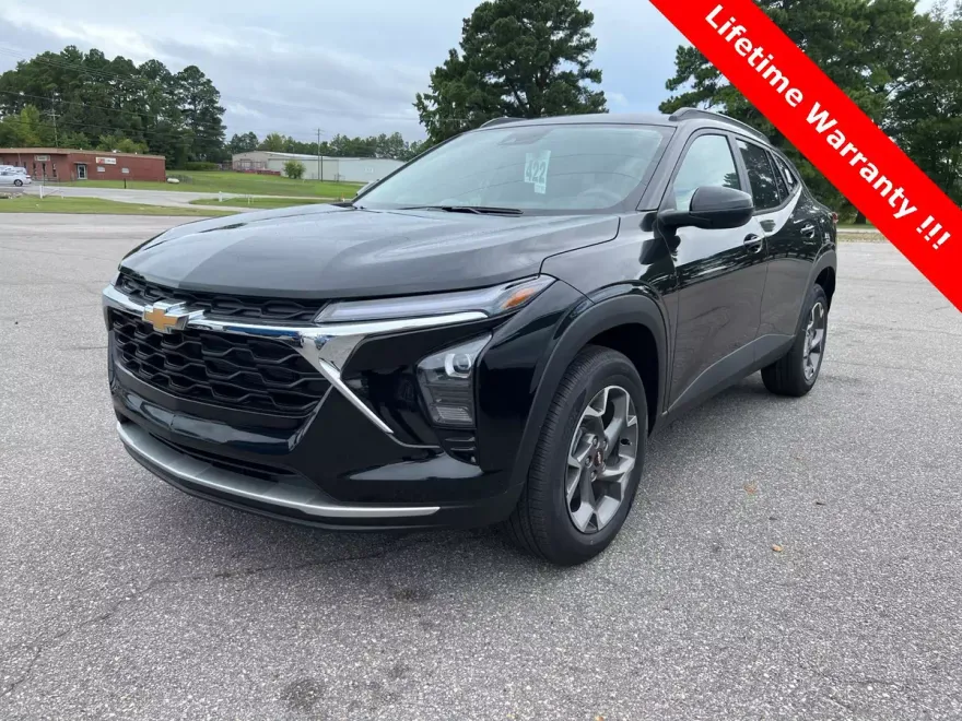 2025 Chevrolet Trax LT photo 1