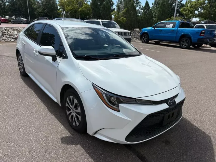 2022 Toyota Corolla Hybrid LE photo 1
