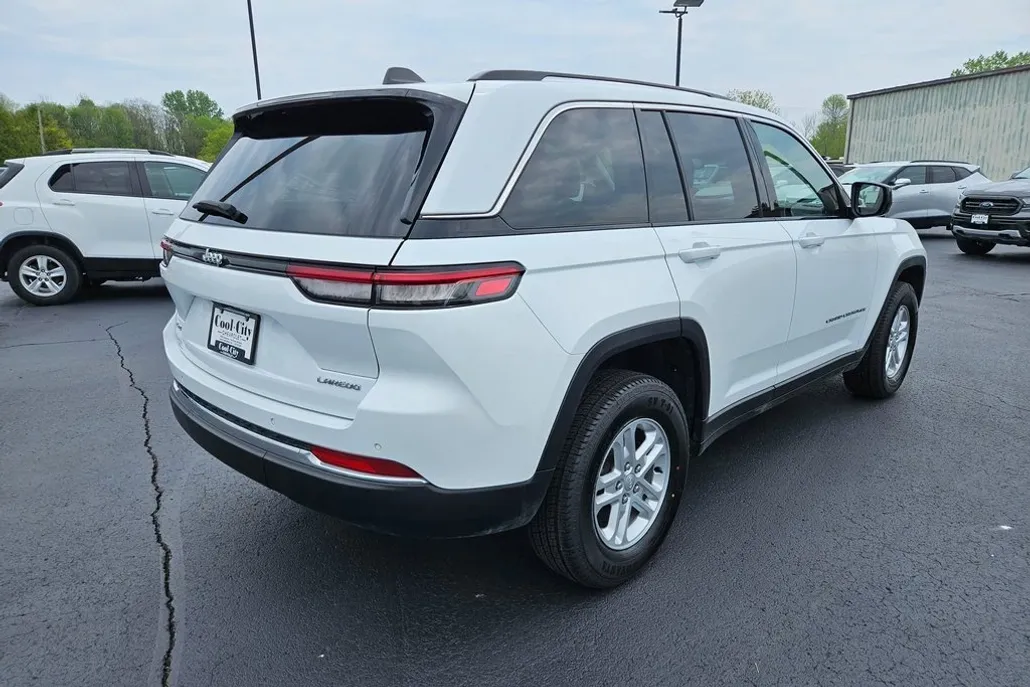 2023 Jeep Grand Cherokee Laredo photo 1