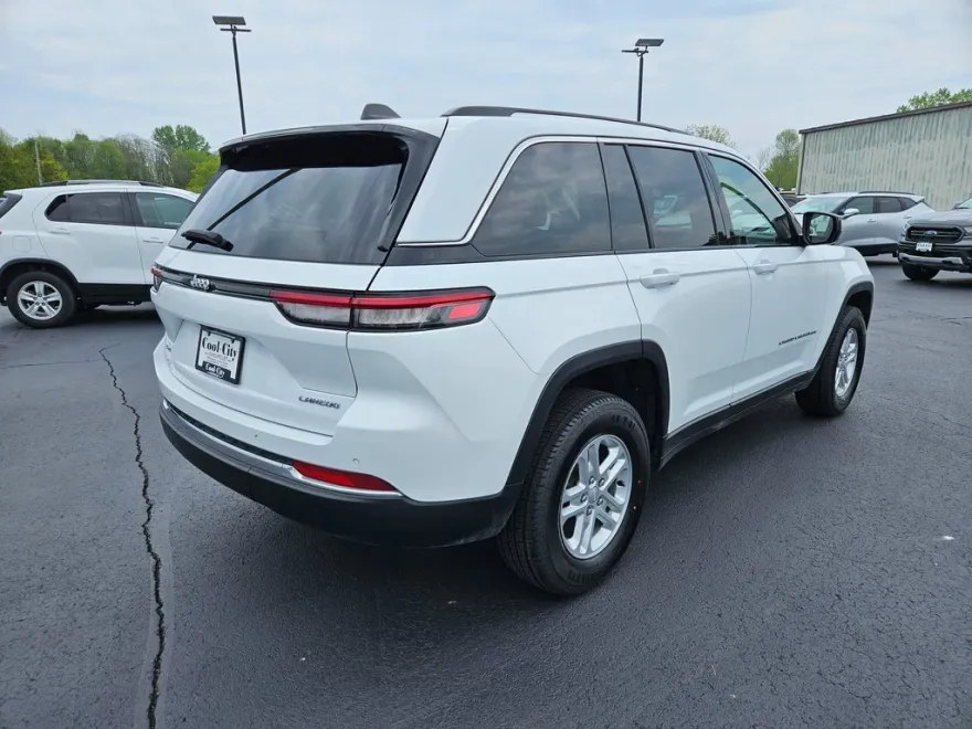 2023 Jeep Grand Cherokee Laredo photo 1