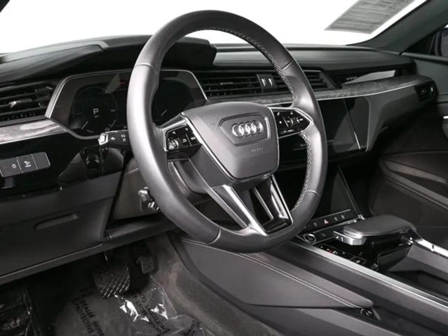 2024 Audi Q8 E-tron Premium line photo 1
