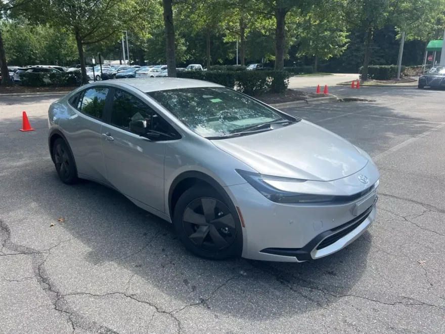 2026 Toyota Prius Plug-in Hybrid SE photo 1