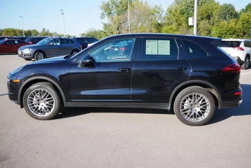 2016 Porsche Cayenne S photo 2