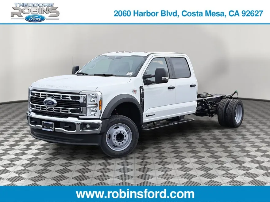 2025 Ford F-550 photo 1