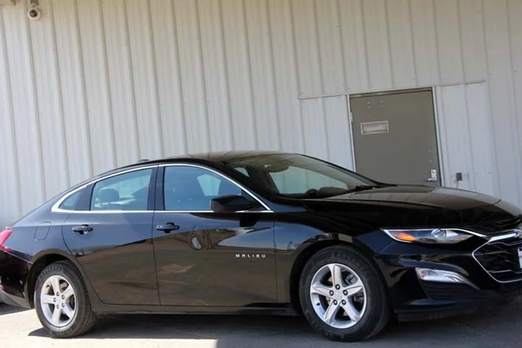 2022 Chevrolet Malibu LS photo 1