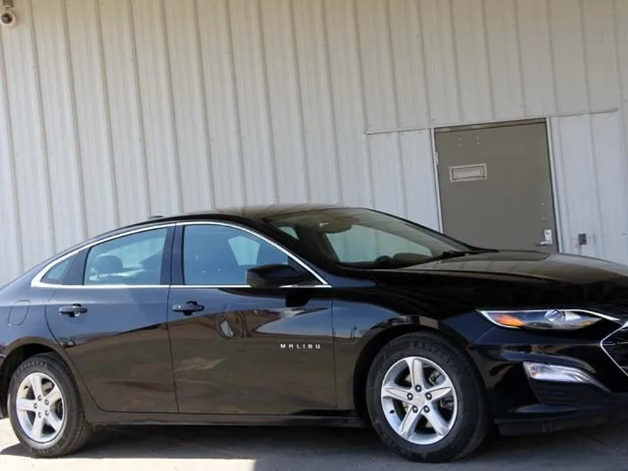 2022 Chevrolet Malibu LS photo 1