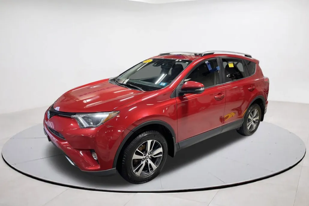 2016 Toyota RAV4 XLE photo 1