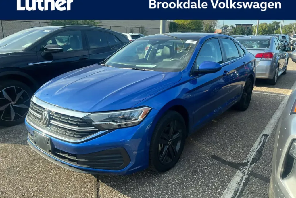 2023 Volkswagen Jetta SE photo 1