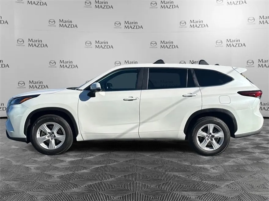 2023 Toyota Highlander L photo 1