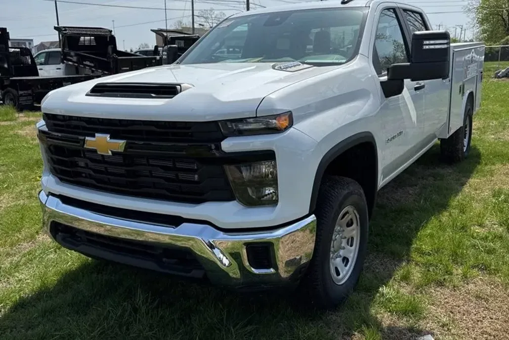 2024 Chevrolet Silverado 3500HD photo 1