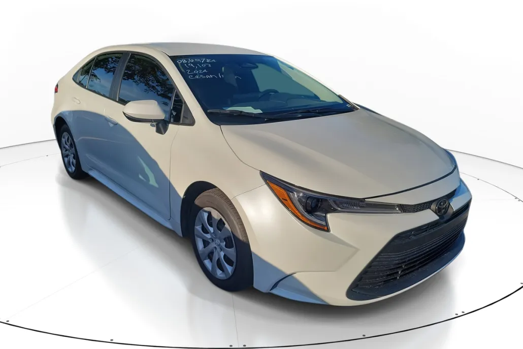 2024 Toyota Corolla LE photo 1