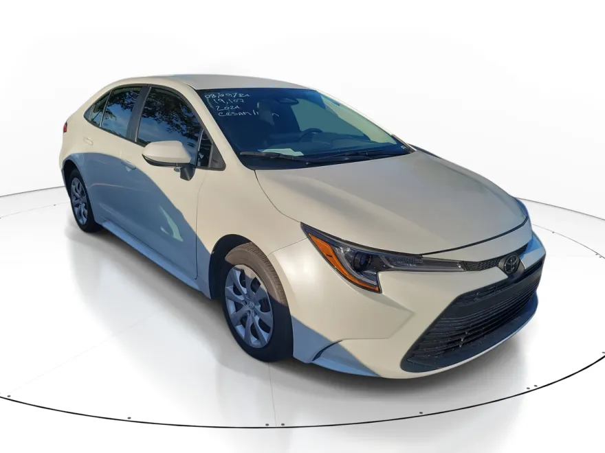 2024 Toyota Corolla LE photo 1