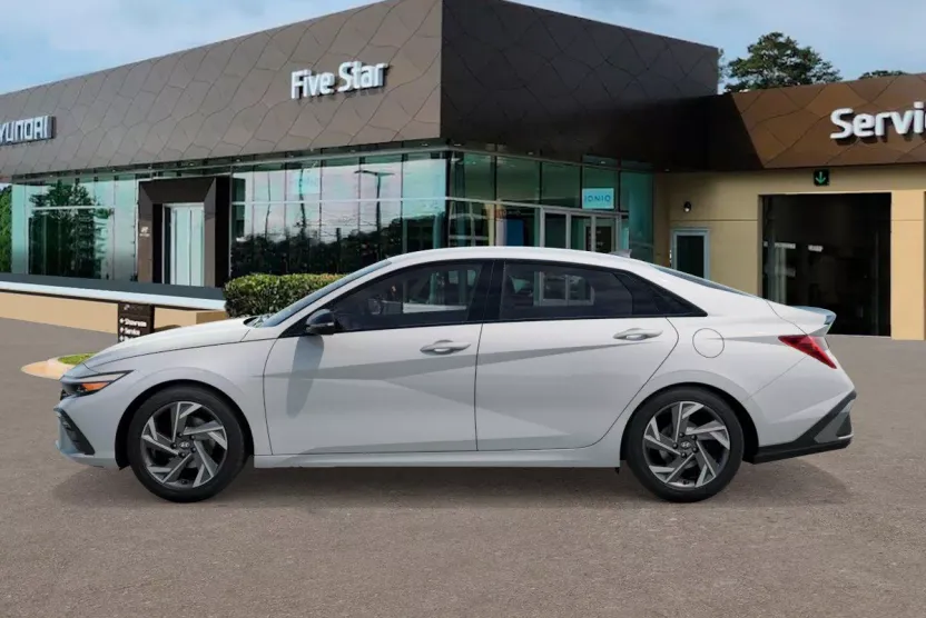 2025 Hyundai Elantra SEL Sport photo 1
