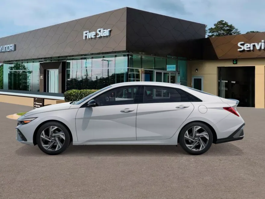 2025 Hyundai Elantra SEL Sport photo 1