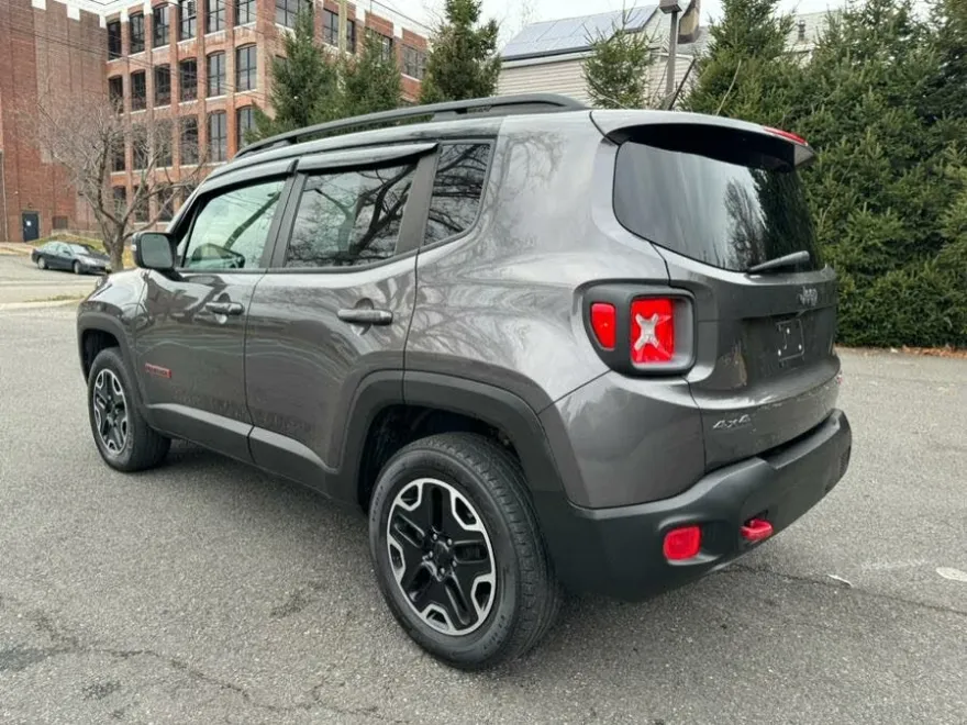2016 Jeep Renegade Trailhawk photo 6