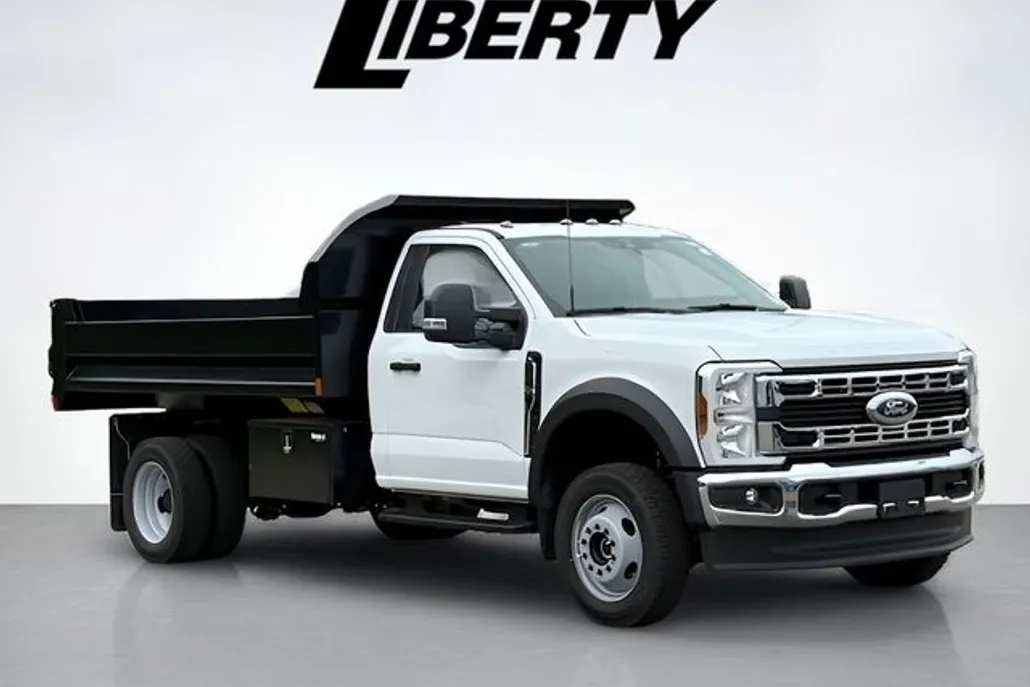 2025 Ford F-550 photo 1