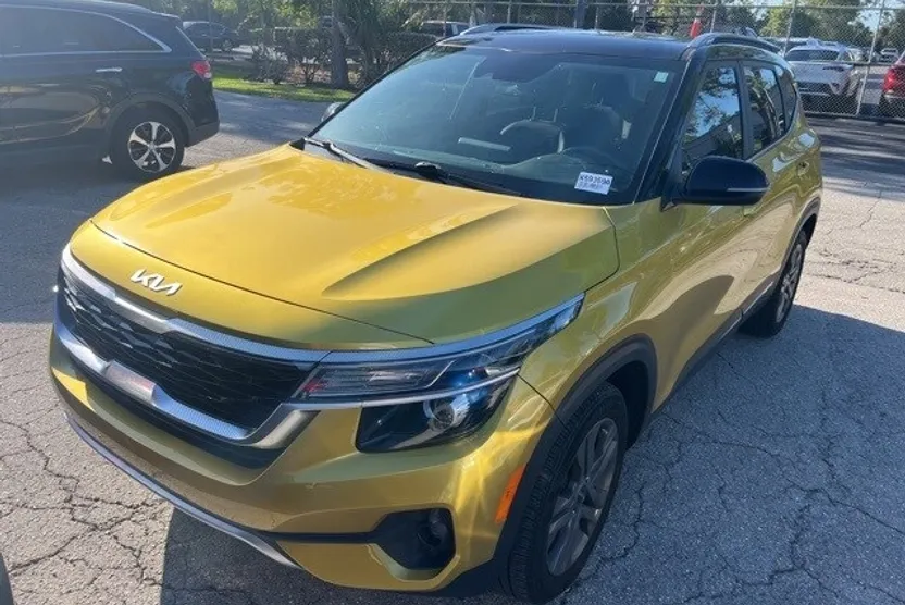 2023 Kia Seltos S photo 1