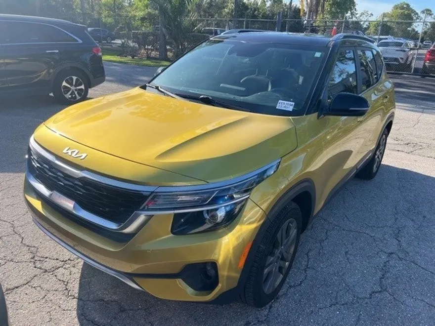 2023 Kia Seltos S photo 1