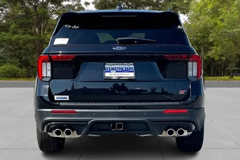 2025 Ford Explorer ST photo 1