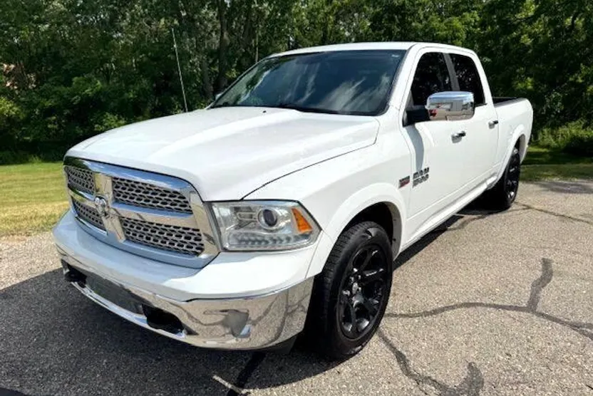 2014 Ram 1500 Laramie photo 1