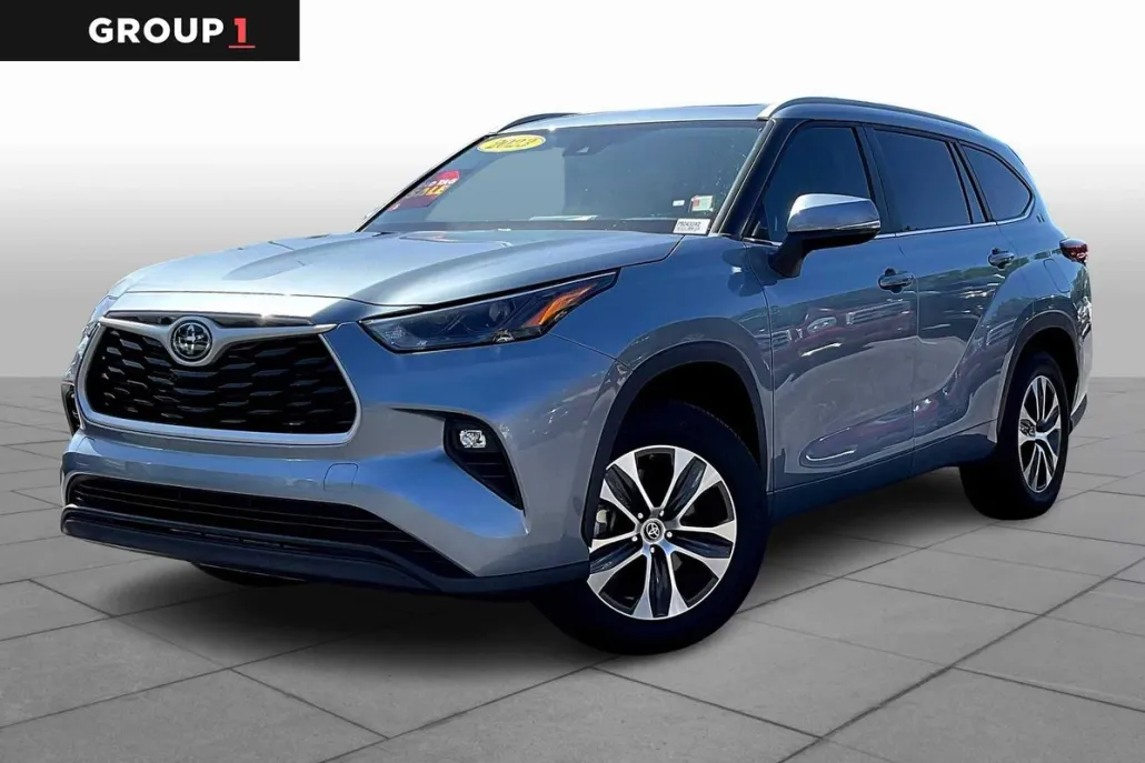 2023 Toyota Highlander XLE photo 1