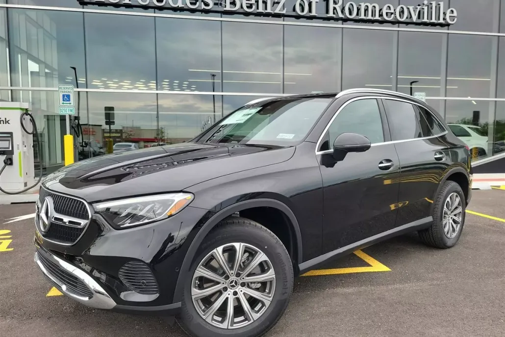 2025 Mercedes Benz GLC 300 4MATIC photo 1