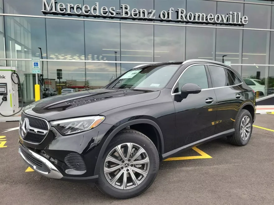 2025 Mercedes Benz GLC 300 4MATIC photo 1
