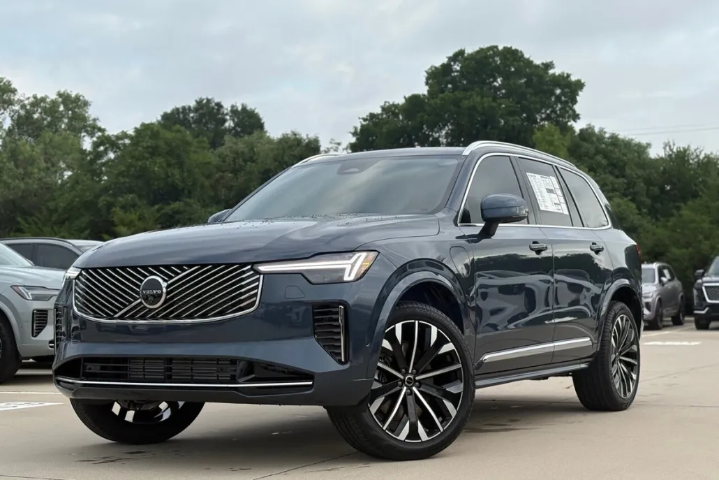 2026 Volvo XC90 T8 Plus photo 1