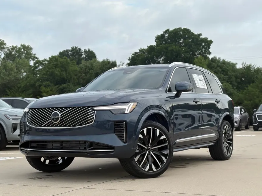 2026 Volvo XC90 T8 Plus photo 1