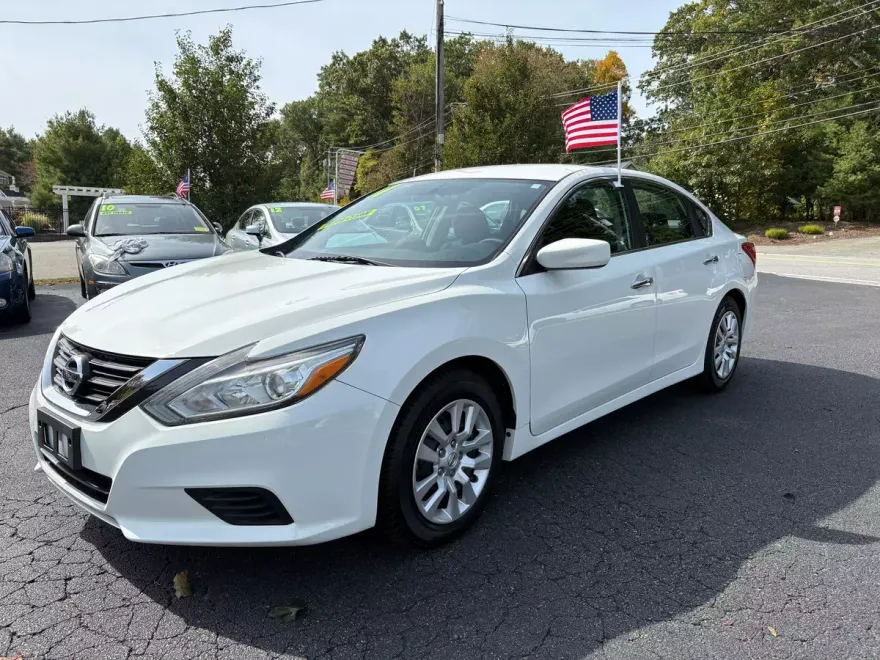2017 Nissan Altima 2.5 SV photo 1