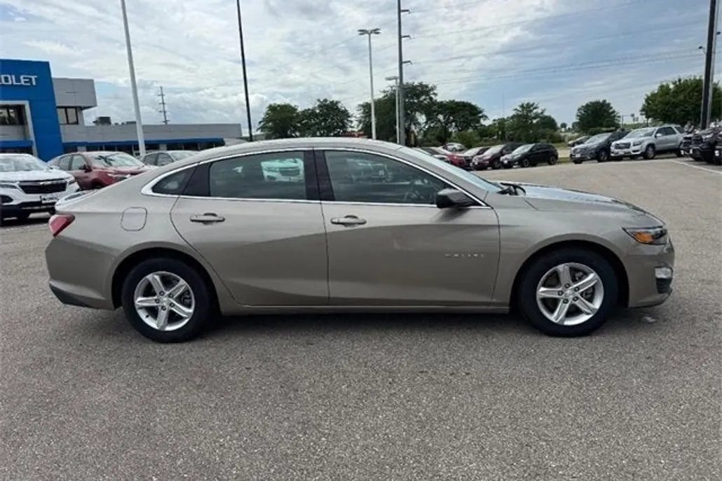 2022 Chevrolet Malibu 1LT photo 1