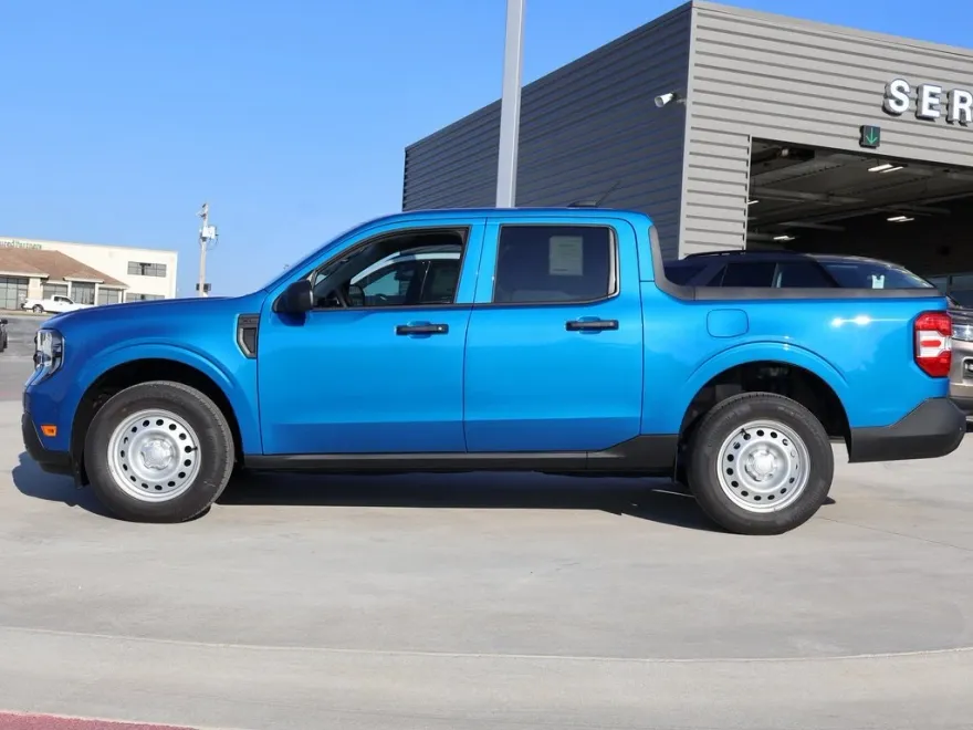 2025 Ford Maverick XL photo 1