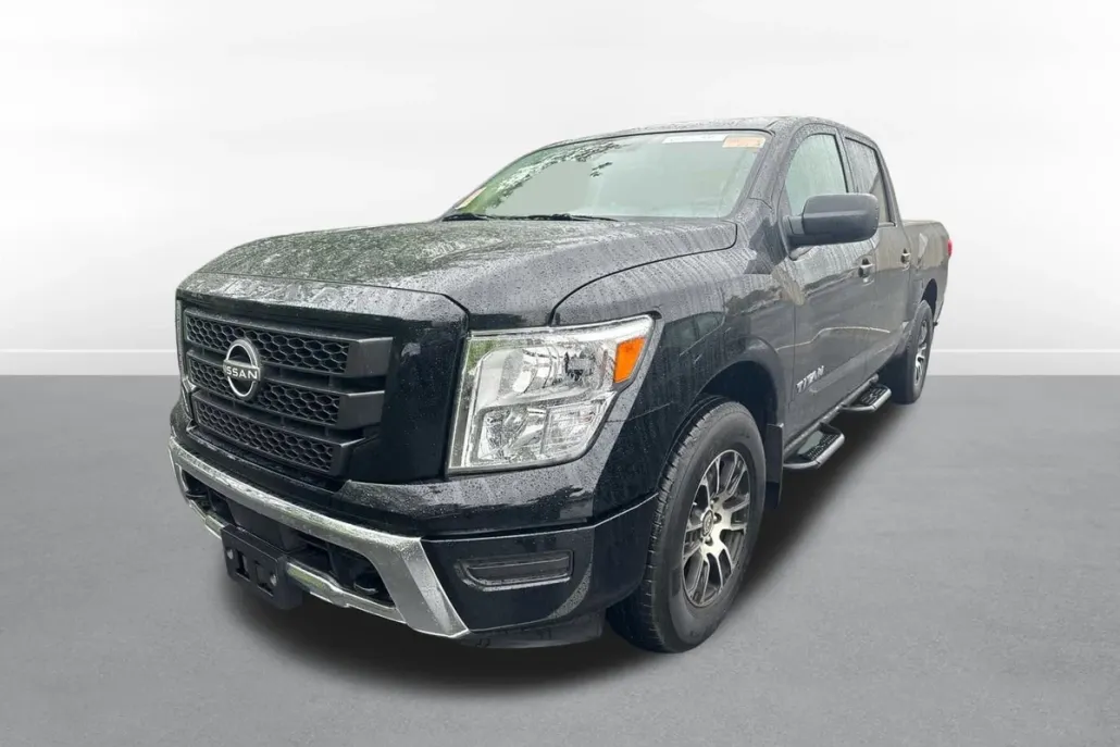 2023 Nissan Titan SV photo 1