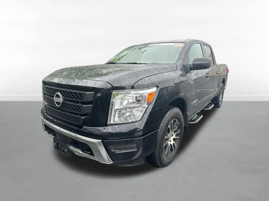 2023 Nissan Titan SV photo 1