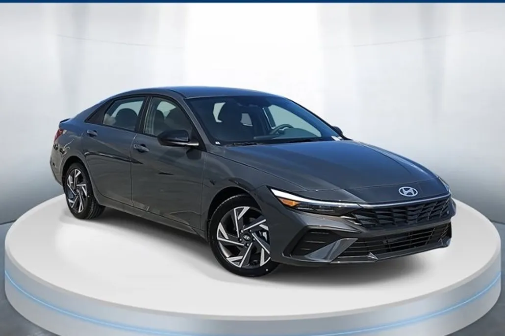 2025 Hyundai Elantra SEL Sport photo 1
