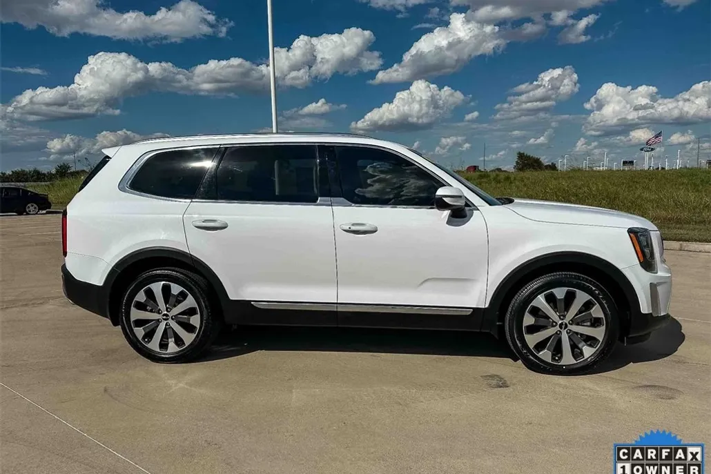 2022 Kia Telluride EX photo 1