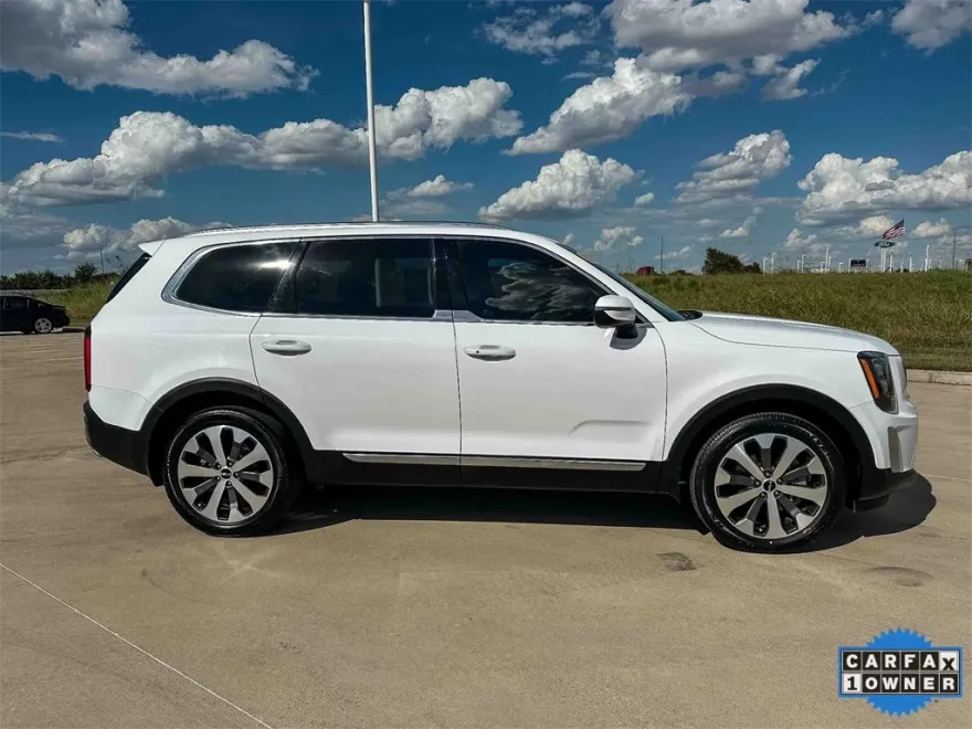 2022 Kia Telluride EX photo 1