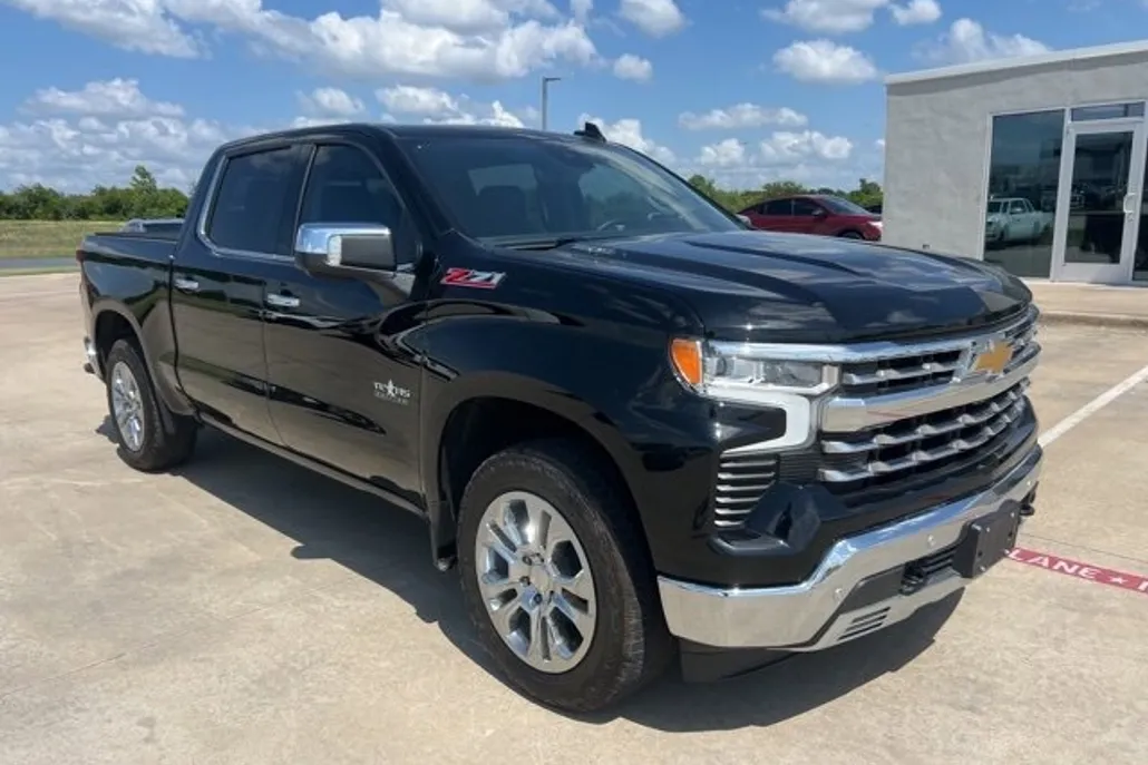 2024 Chevrolet Silverado 1500 LTZ photo 1