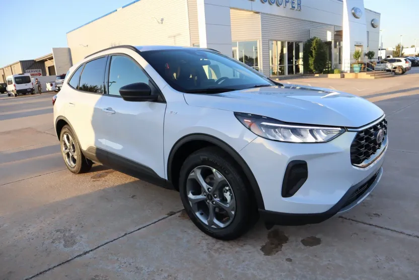 2026 Ford Escape ST-Line photo 1