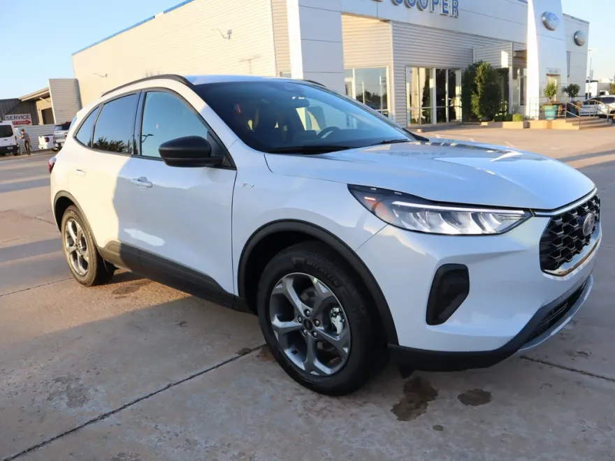 2026 Ford Escape ST-Line photo 1