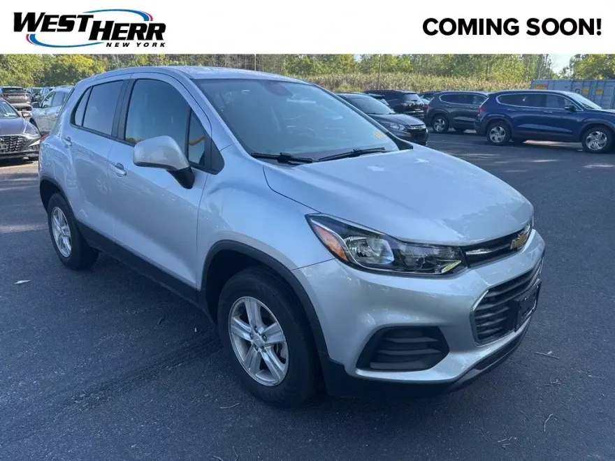 2022 Chevrolet Trax LS photo 1
