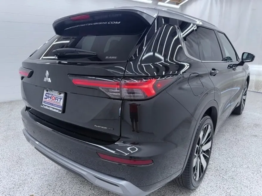2025 Mitsubishi Outlander SEL photo 1