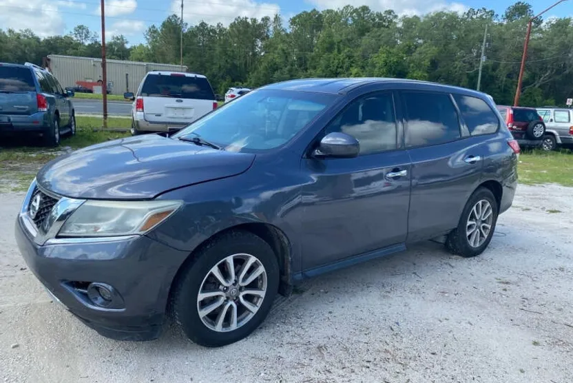 2014 Nissan Pathfinder S photo 1