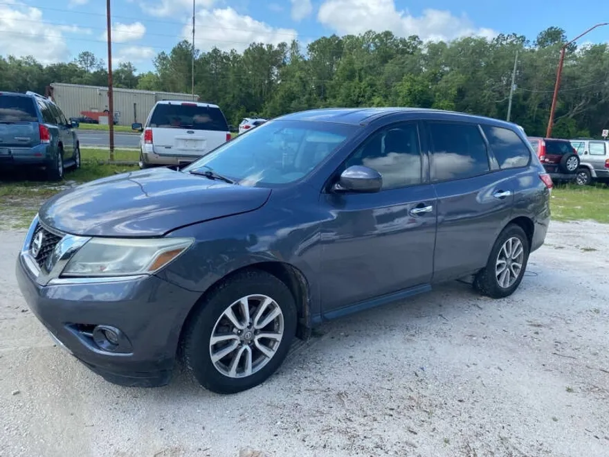 2014 Nissan Pathfinder S photo 1