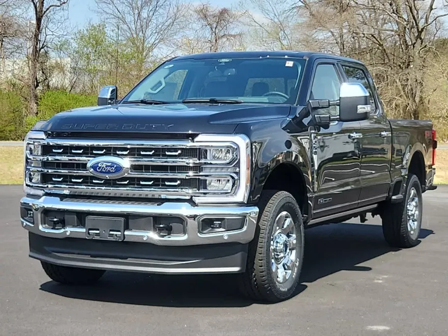 2025 Ford F-250 Lariat photo 1